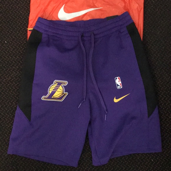 lakers therma flex shorts